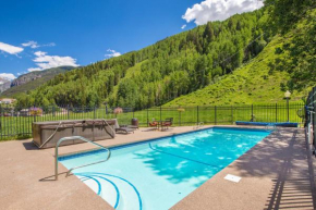Ski in Ski out 2nd Floor Sweetly Updated Condo Telluride